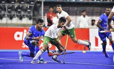 இந்திய அணியும் பாகிஸ்தான் அணியும் ஒரே பிரிவில் இருப்பதால் ரசிகர்கள் போட்டியை காண ஆவலாக உள்ளனர்.